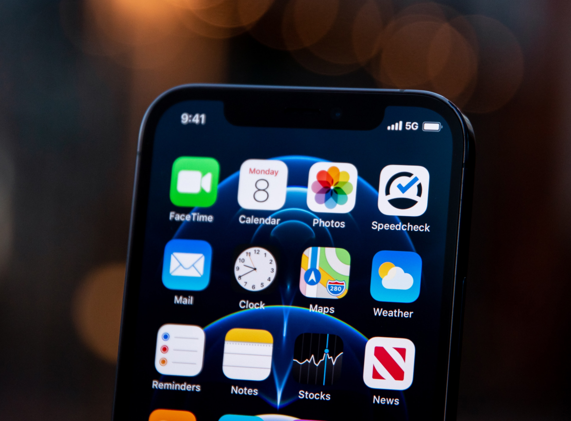 曲麻莱苹果手机维修分享为什么 iPhone 12 在冬季会自动关机 